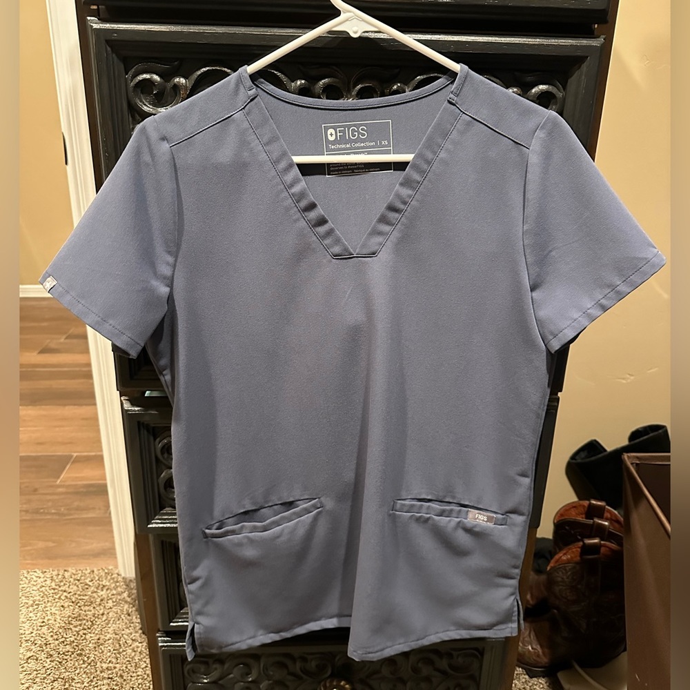 Women’s FIGS Casma Scrub Top in Space Navy—Size XS